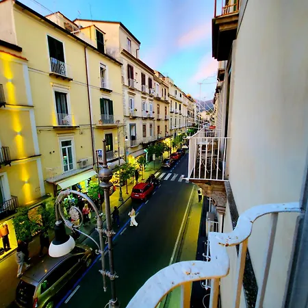 ゲストハウス Palazzo Spasiano - Center 4*